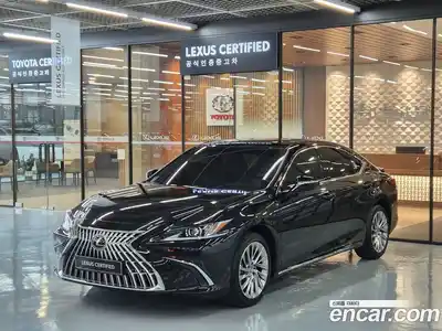 Lexus ES, 2025