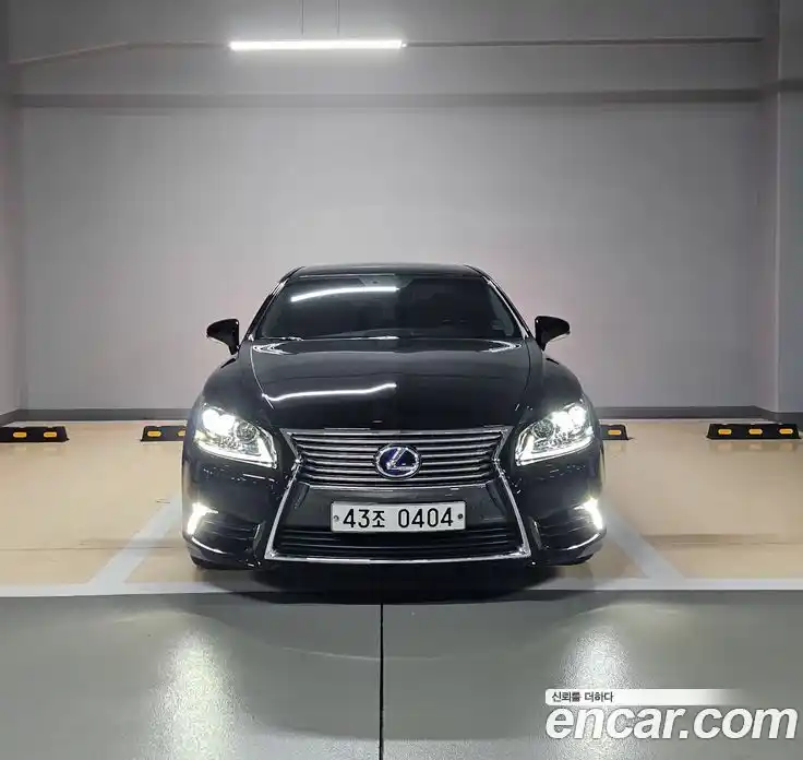 Lexus LS 2016 5.0 вариатор в Москве № 1765006, фото 3