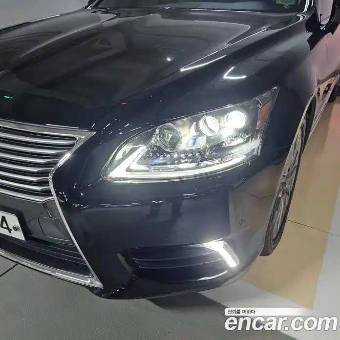Lexus LS 2016 5.0 вариатор в Москве № 1765006, фото 8