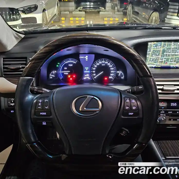 Lexus LS 2016 5.0 вариатор в Москве № 1765006, фото 10