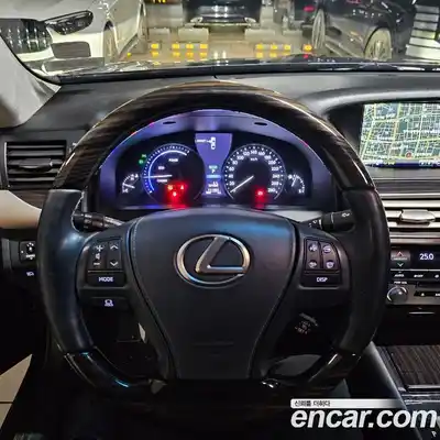 Lexus LS 2016 5.0 вариатор в Москве № 1765006, миниатюра 10