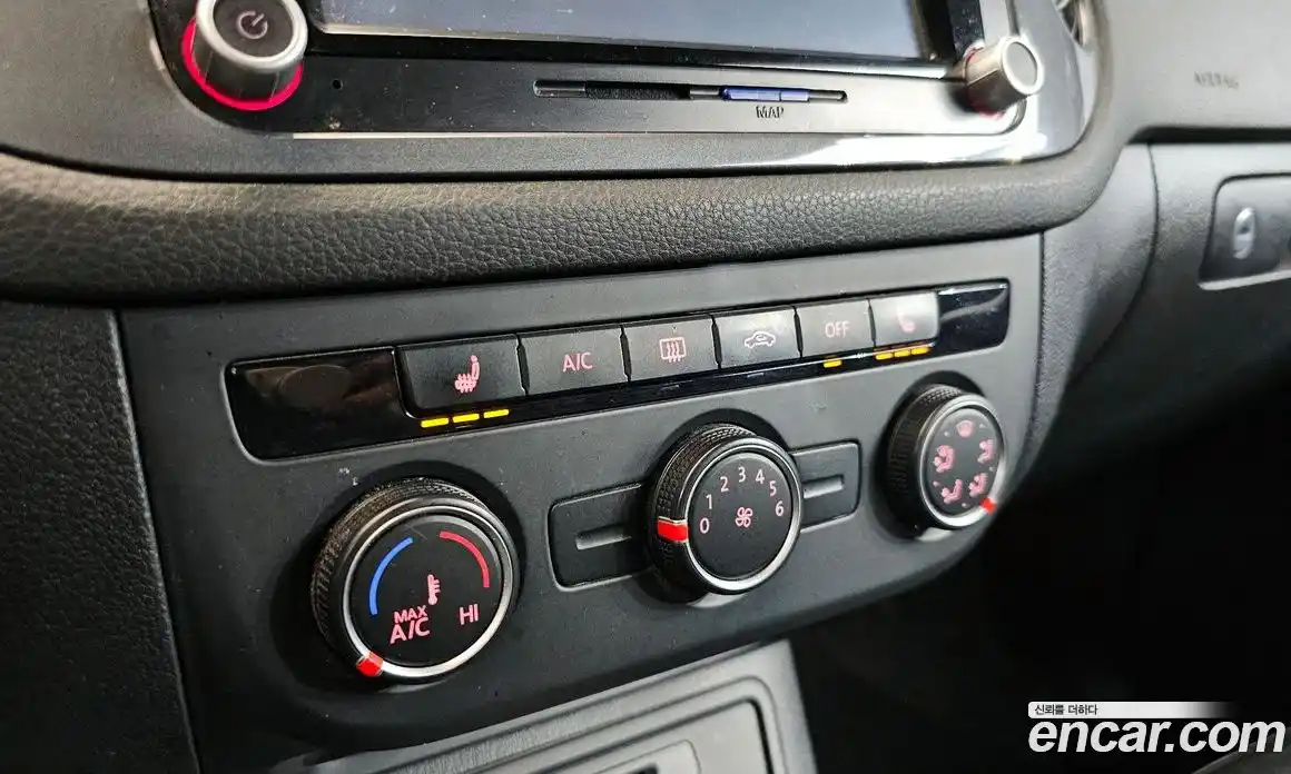 Volkswagen Tiguan 2015 2.0 гидро в Москве № 1765324, фото 15