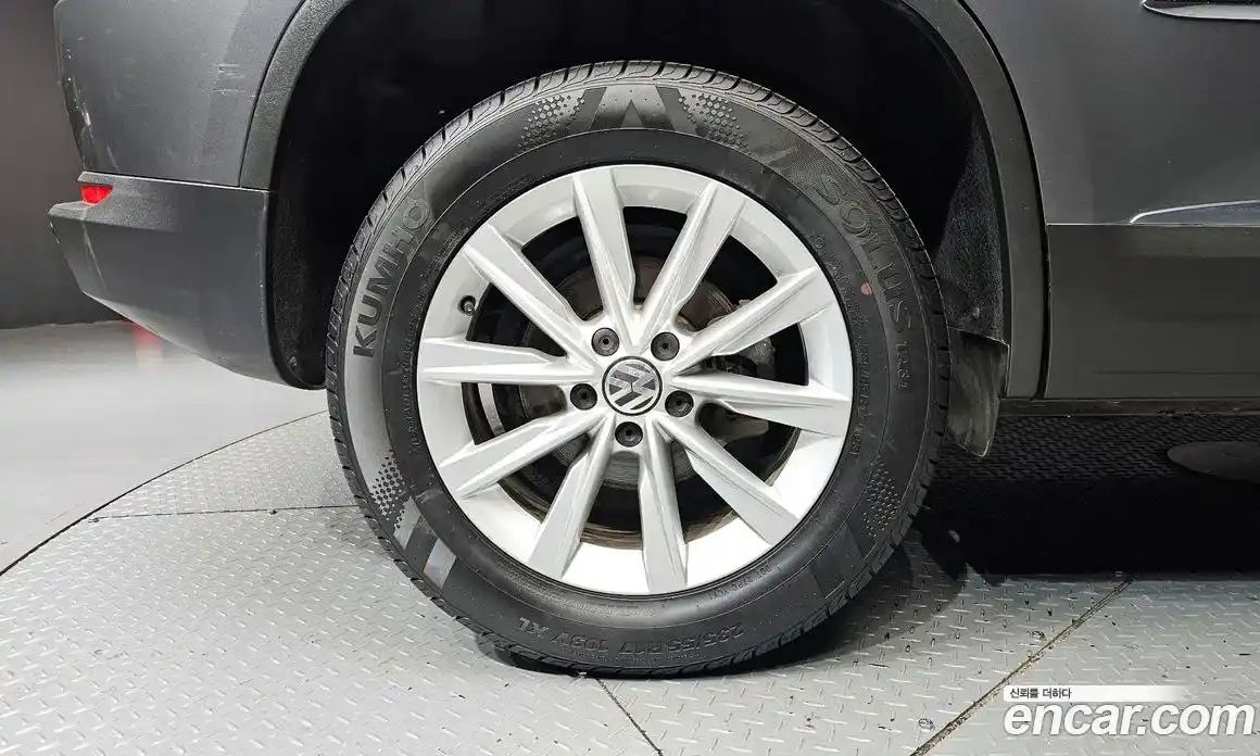 Volkswagen Tiguan 2015 2.0 гидро в Москве № 1765324, фото 5