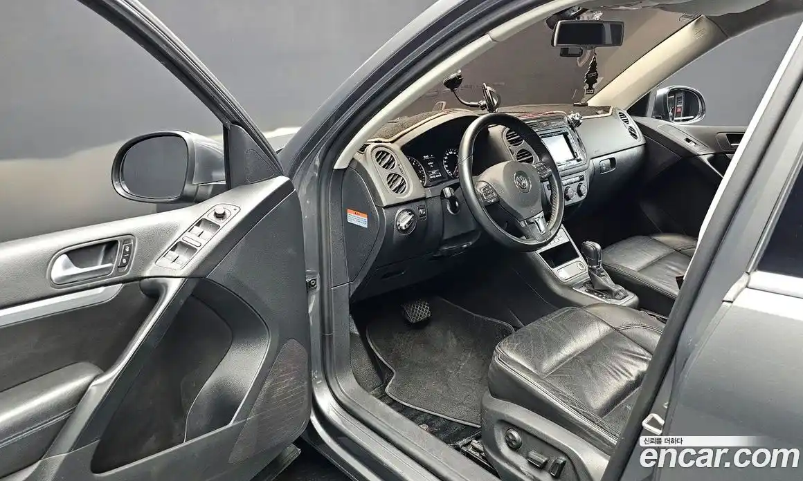 Volkswagen Tiguan 2015 2.0 гидро в Москве № 1765324, фото 10