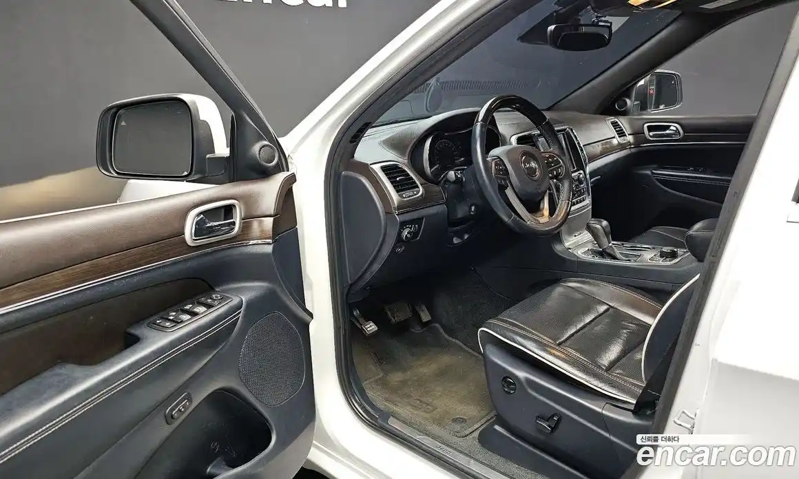 Jeep Cherokee 2017 3.0 гидро в Москве № 1766416, фото 10