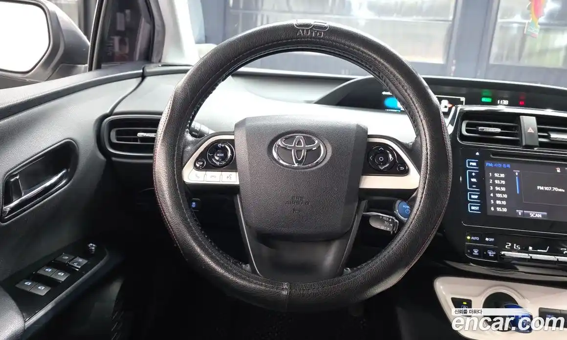 Toyota Prius 2016 1.8 гидро в Москве № 1766926, фото 13