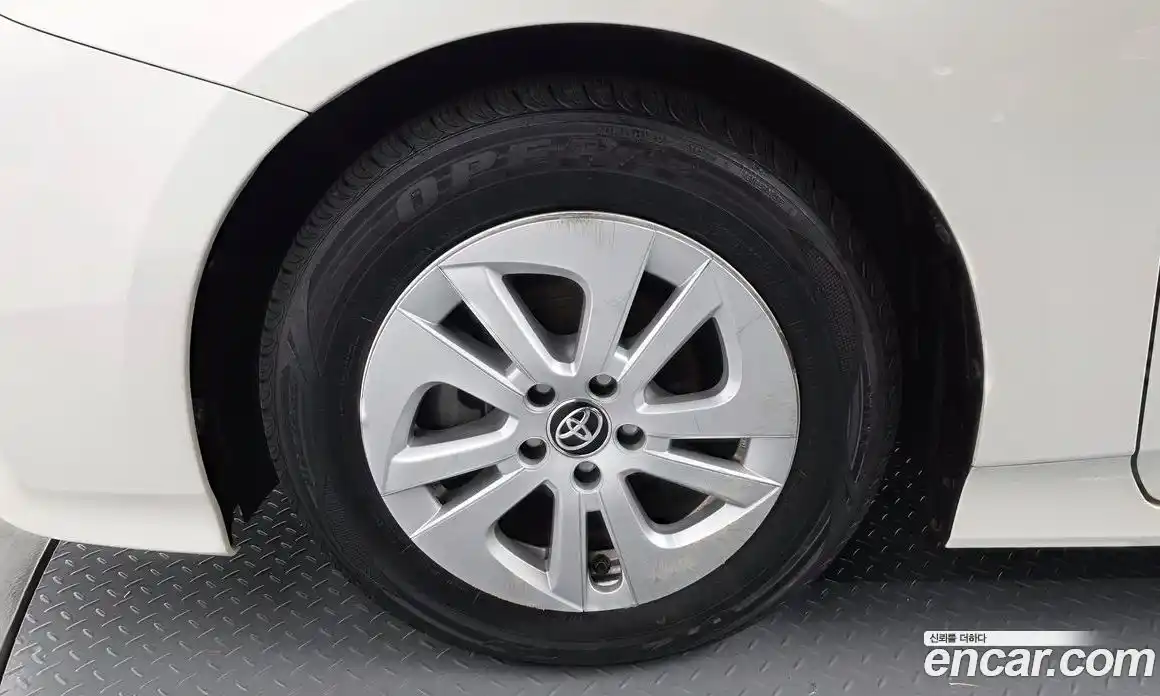 Toyota Prius 2016 1.8 гидро в Москве № 1766926, фото 5