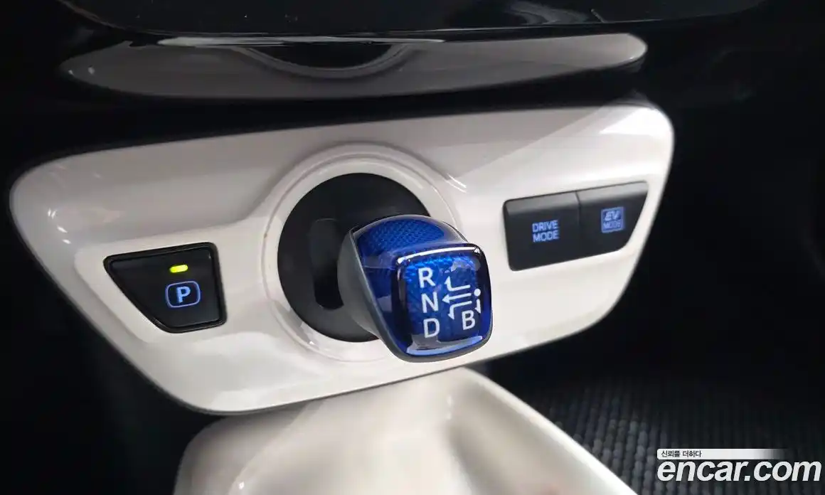 Toyota Prius 2016 1.8 гидро в Москве № 1766926, фото 9