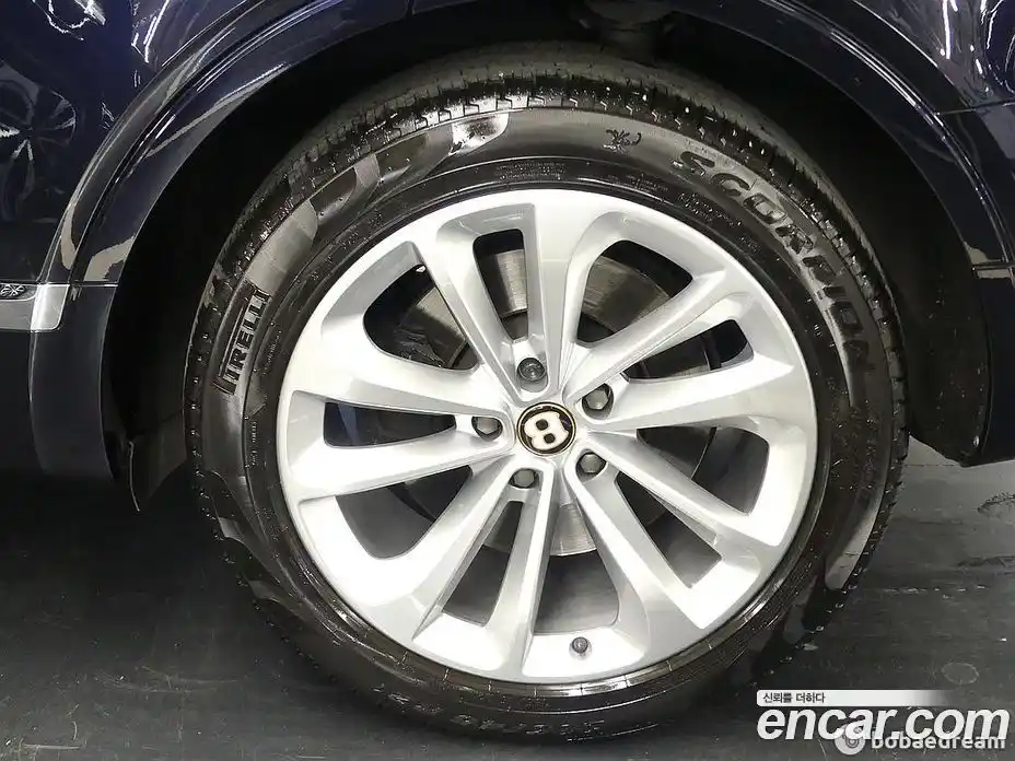Bentley Bentayga 2020 4.0 гидро, фото 5