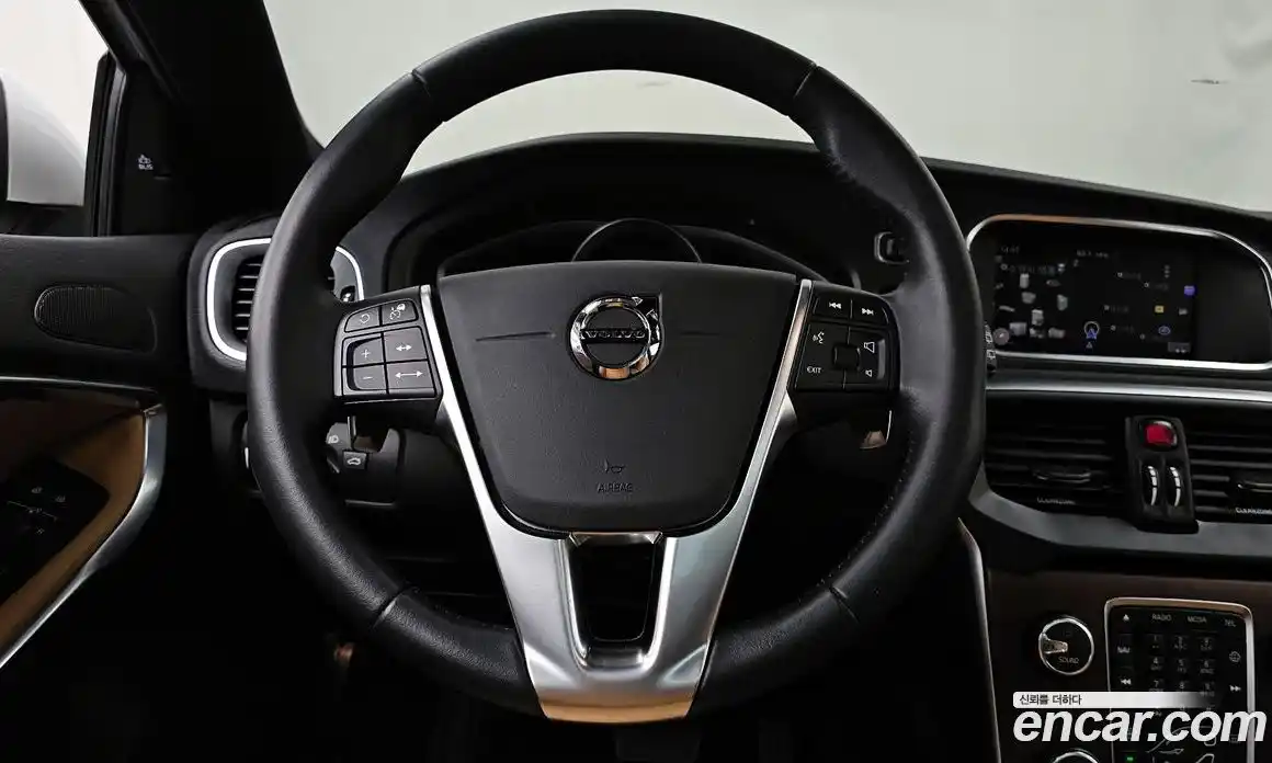 Volvo V40 2018 2.0 гидро в Москве № 155373, фото 13