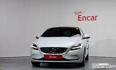 Volvo V40 2018 2.0 гидро в Москве № 155373, миниатюра 3