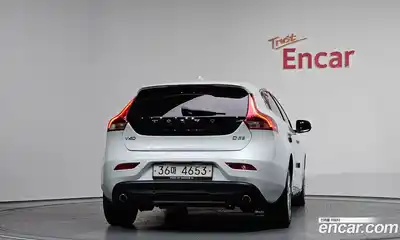 Volvo V40 2018 2.0 гидро в Москве № 155373, миниатюра 4