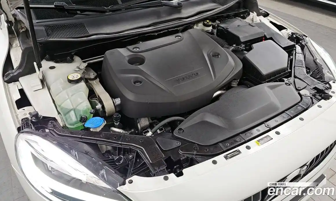 Volvo V40 2018 2.0 гидро в Москве № 155373, фото 6