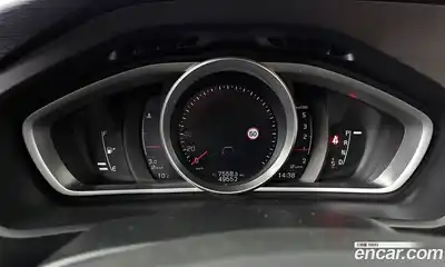 Volvo V40 2018 2.0 гидро в Москве № 155373, миниатюра 8