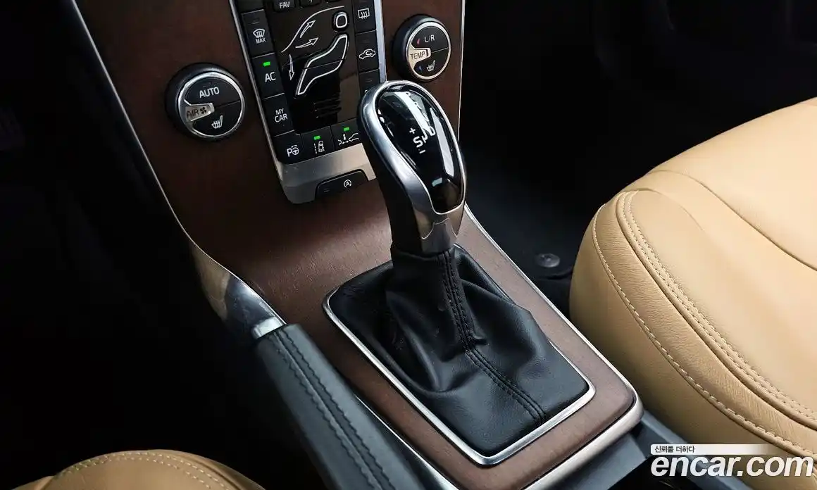 Volvo V40 2018 2.0 гидро в Москве № 155373, фото 9