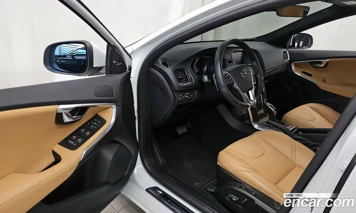 Volvo V40 2018 2.0 гидро в Москве № 155373, фото 10