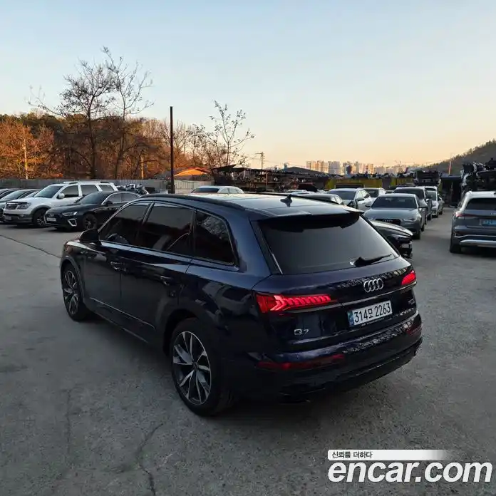 Audi Q7 2023 3.0 гидро в Москве № 163947, фото 3