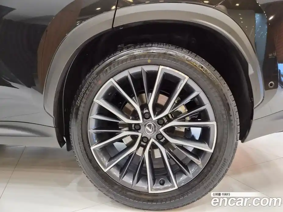 Lexus NX 2025 2.5 вариатор в Москве № 1764994, фото 6