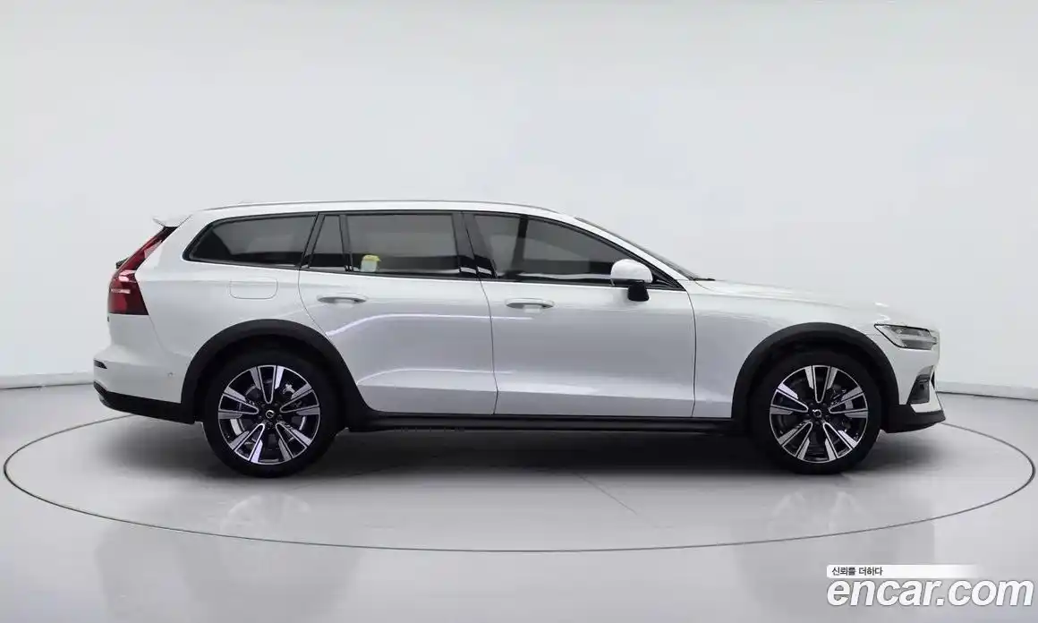 Volvo V60 2025 2.0 гидро в Москве № 176922, фото 3