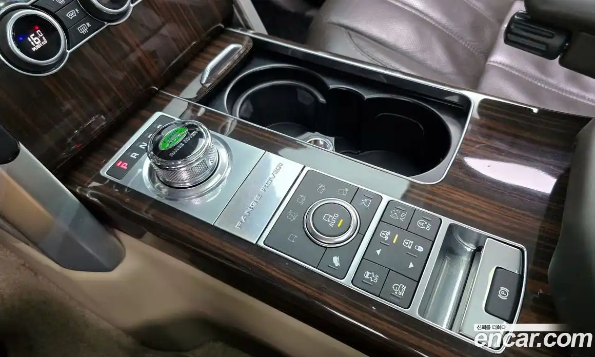 Land Rover Range-Rover 2015 4.4 гидро в Москве № 213748, фото 9