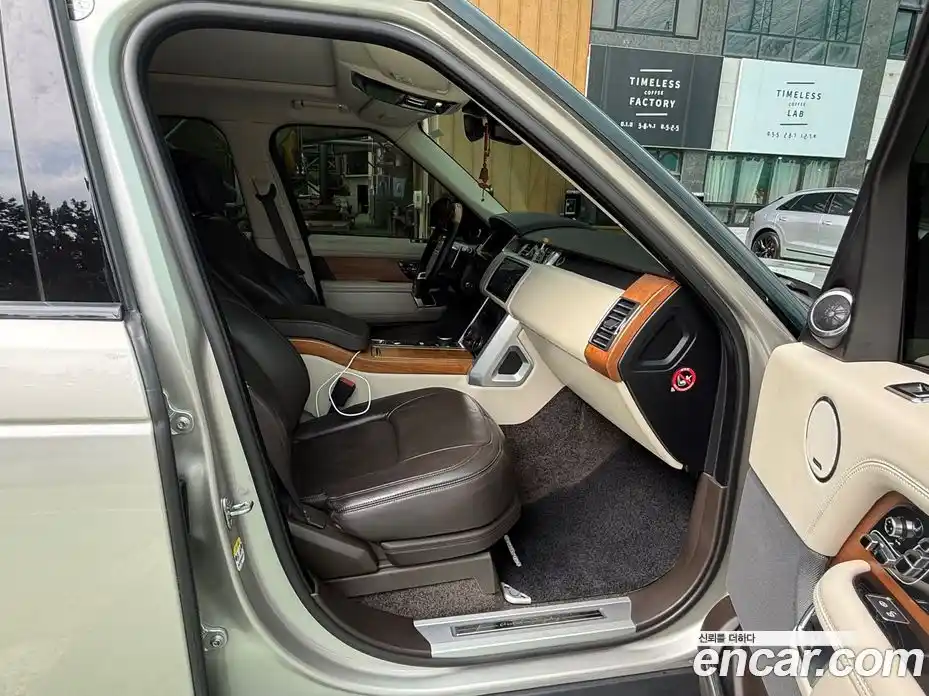 Land Rover Range-Rover 2018 4.4 гидро в Москве № 895034, фото 15