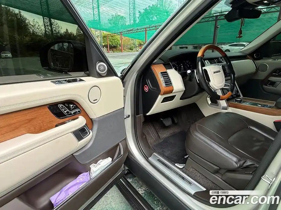 Land Rover Range-Rover 2018 4.4 гидро в Москве № 895034, фото 16