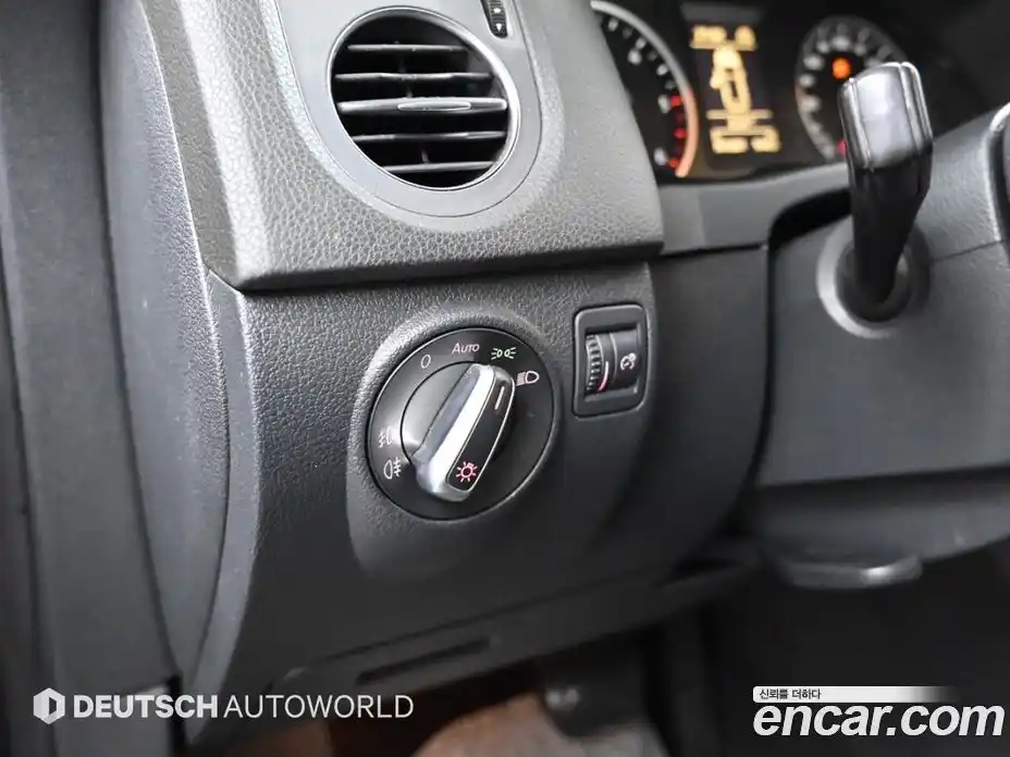 Volkswagen Tiguan 2015 2.0 гидро в Москве № 215326, фото 16
