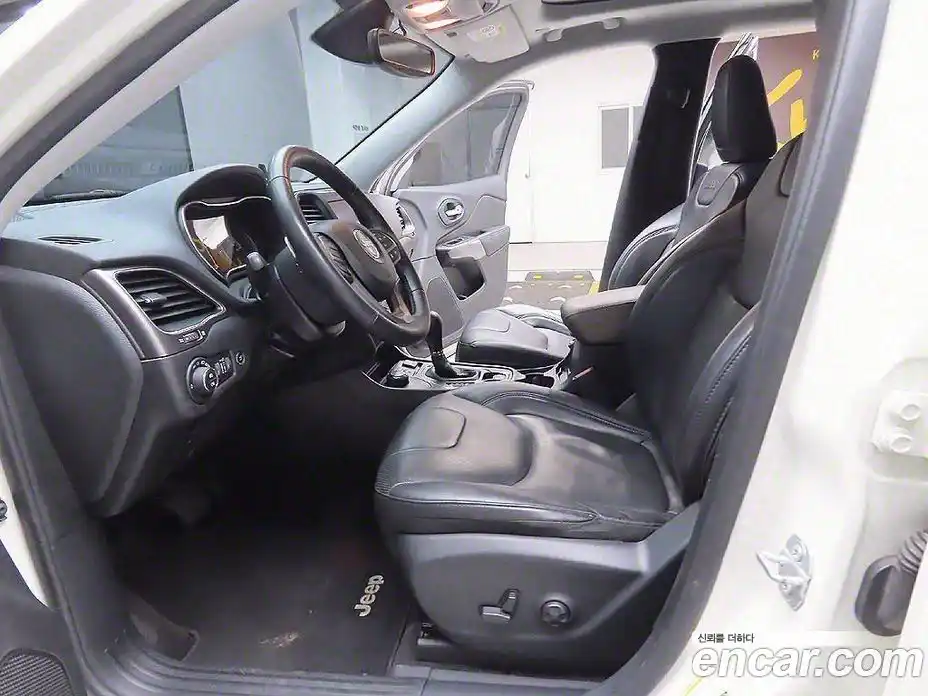 Jeep Cherokee 2018 2.4 гидро в Москве № 584509, фото 13