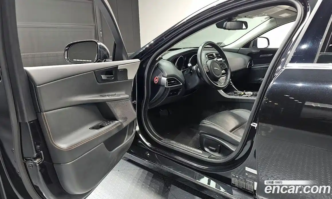 Jaguar XE 2017 2.0 гидро в Москве № 1421732, фото 13