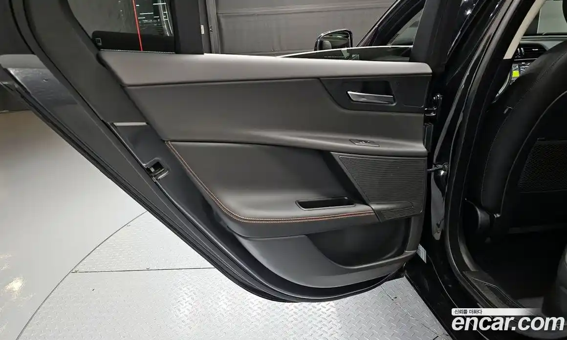 Jaguar XE 2017 2.0 гидро в Москве № 1421732, фото 15