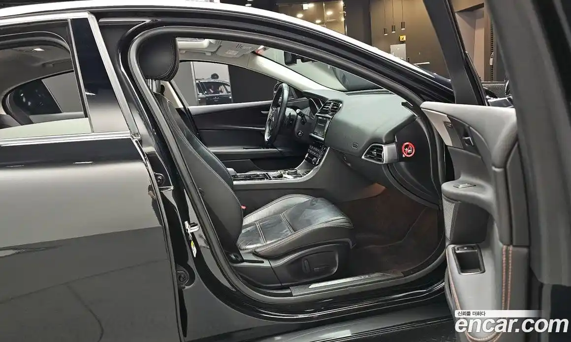 Jaguar XE 2017 2.0 гидро в Москве № 1421732, фото 17