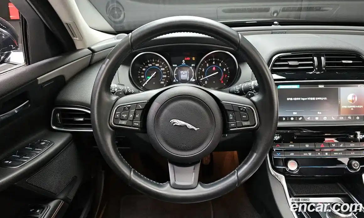 Jaguar XE 2017 2.0 гидро в Москве № 1421732, фото 19