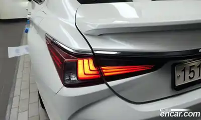 Lexus ES 2023 2.5 гидро в Москве № 1251066, миниатюра 9