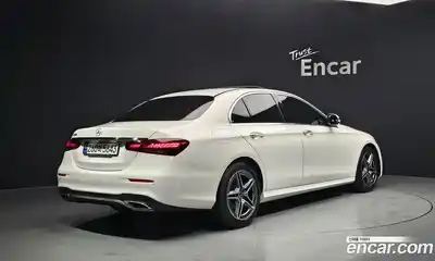 Mercedes-Benz E-Class 2023 2.0 гидро в Москве № 1403302, миниатюра 2