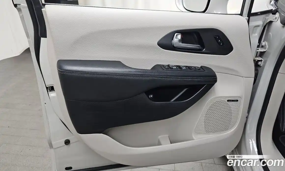 Chrysler Pacifica 2020 3.6 гидро в Москве № 1626062, фото 14