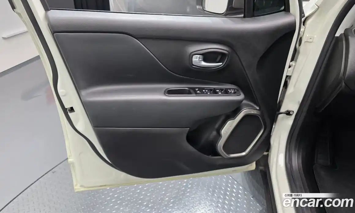 Jeep Renegade 2019 2.4 гидро в Москве № 1693769, фото 13