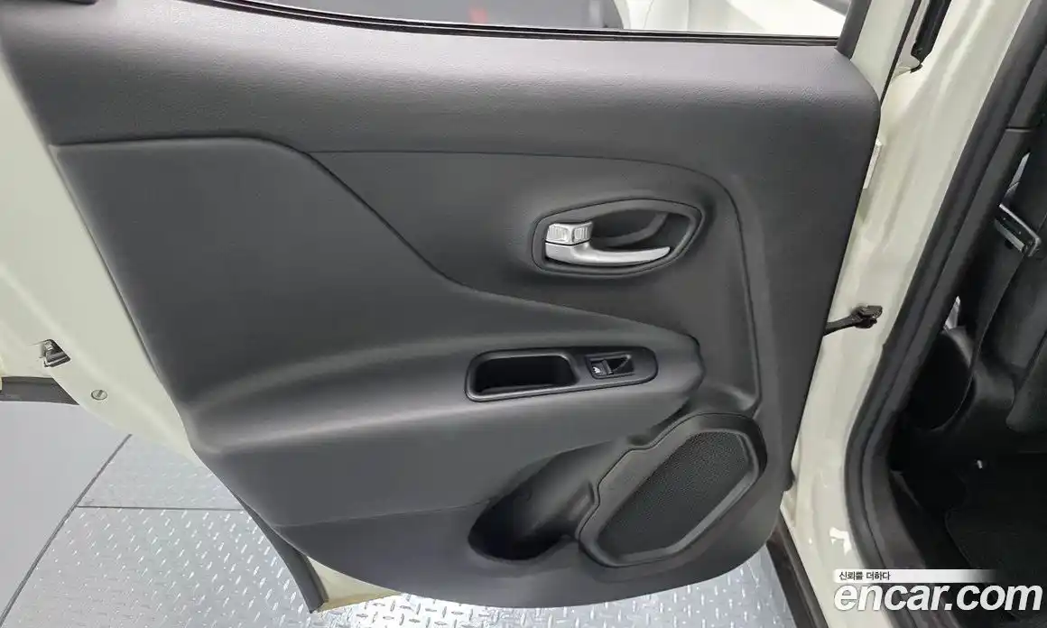 Jeep Renegade 2019 2.4 гидро в Москве № 1693769, фото 14