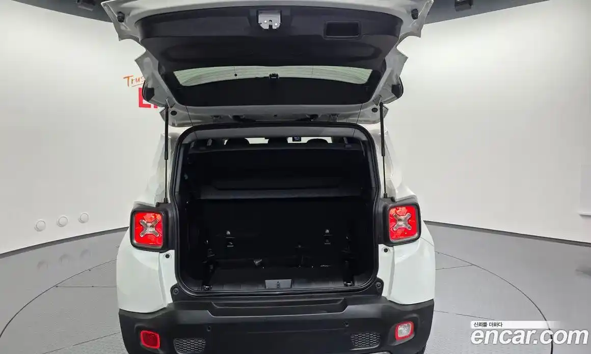 Jeep Renegade 2019 2.4 гидро в Москве № 1693769, фото 25