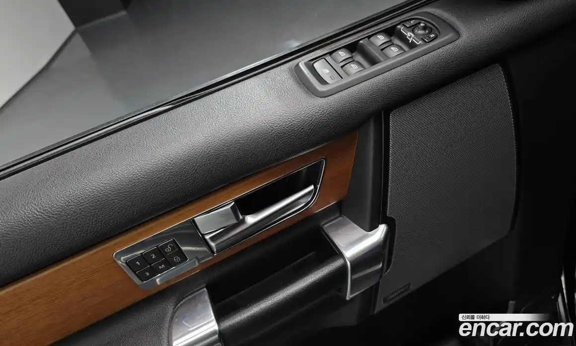Land Rover Discovery 2015 3.0 гидро в Москве № 1837402, фото 16