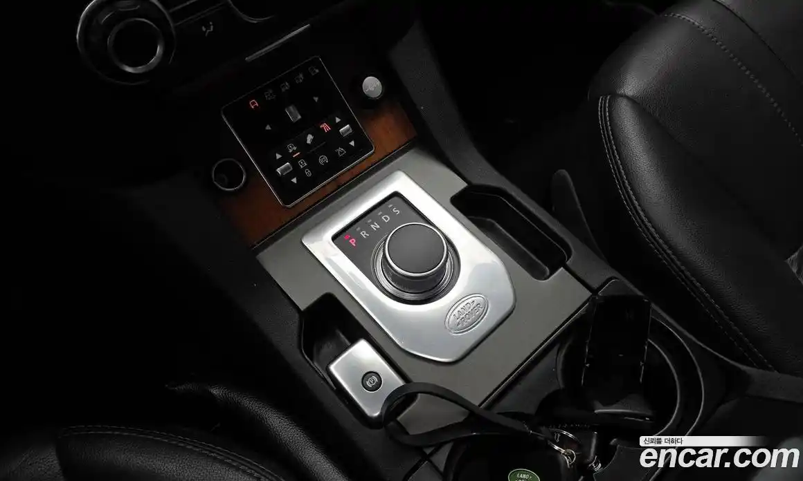 Land Rover Discovery 2015 3.0 гидро в Москве № 1837402, фото 9