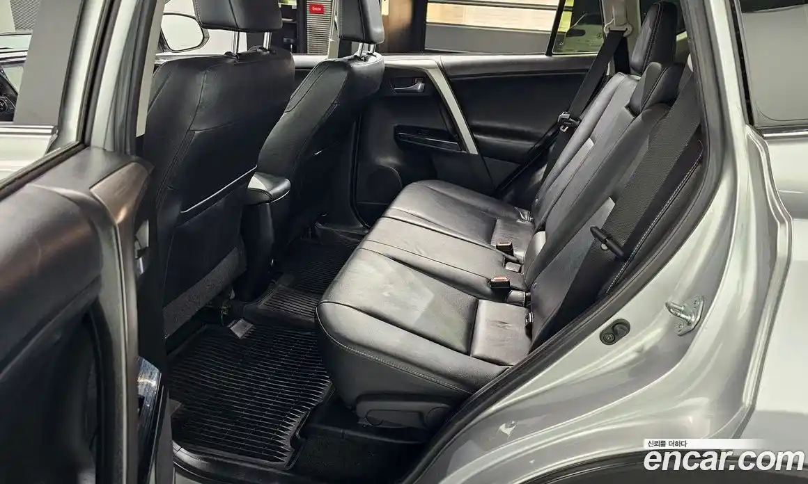 Toyota RAV4 2015 2.5 гидро в Москве № 1838519, фото 11