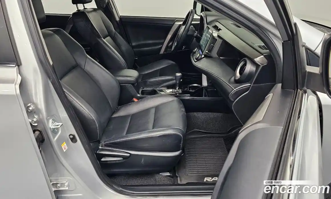 Toyota RAV4 2015 2.5 гидро в Москве № 1838519, фото 12