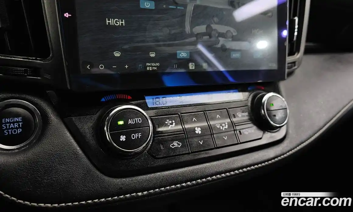 Toyota RAV4 2015 2.5 гидро в Москве № 1838519, фото 17
