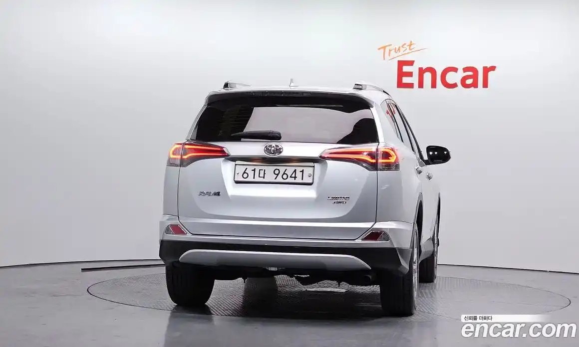 Toyota RAV4 2015 2.5 гидро в Москве № 1838519, фото 4