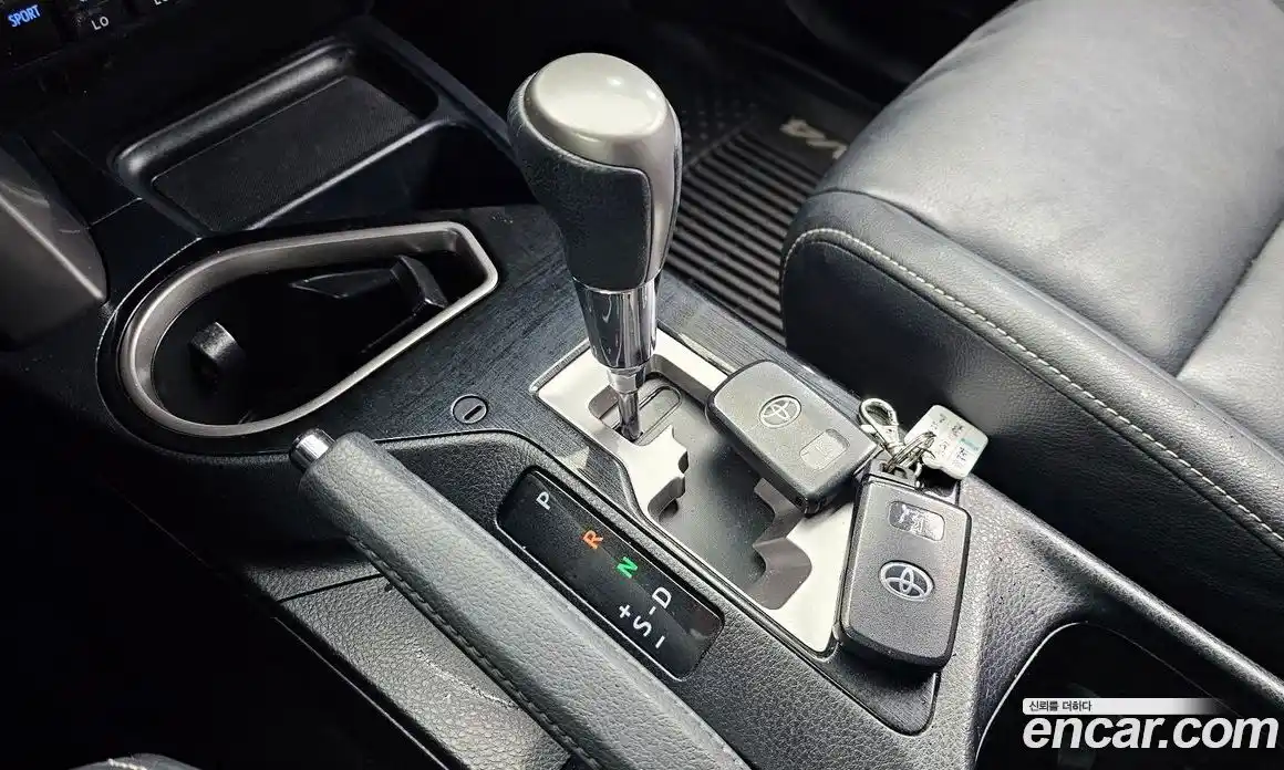 Toyota RAV4 2015 2.5 гидро в Москве № 1838519, фото 9