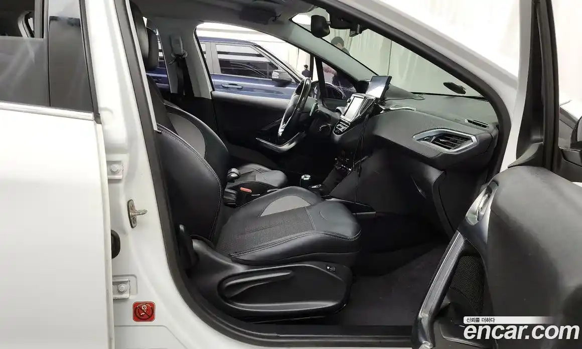 Peugeot 2008 2015 1.6 гидро в Москве, фото 11