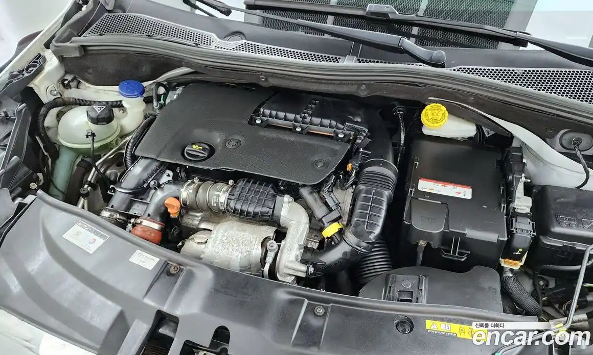 Peugeot 2008 2015 1.6 гидро в Москве, фото 6