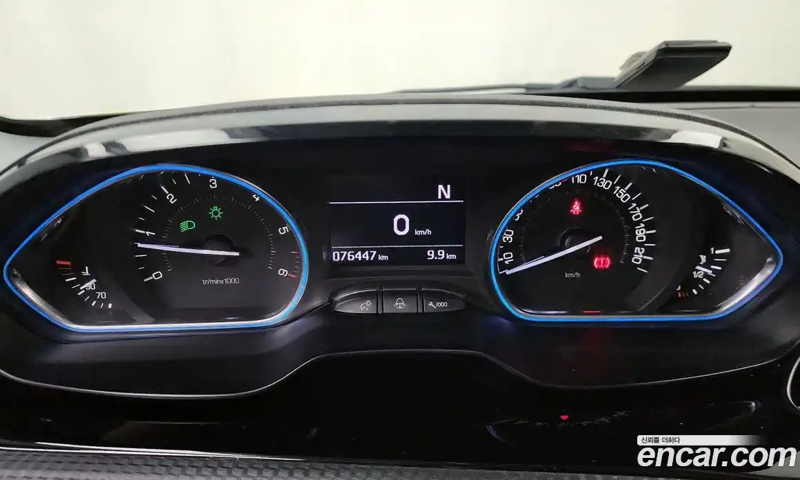Peugeot 2008 2015 1.6 гидро в Москве, фото 8