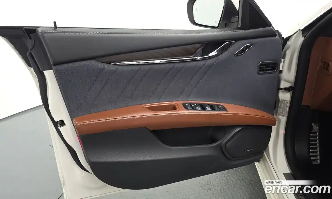 Maserati Quattroporte 2018 3.0 гидро, фото 14