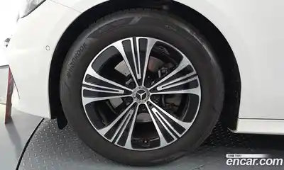 Mercedes-Benz E-Class 2024 2.0 гидро в Москве, миниатюра 5